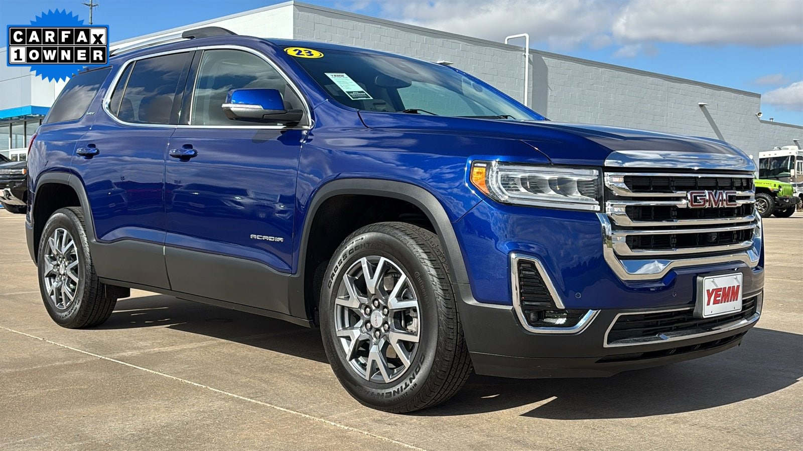 2023 GMC Acadia SLT's photo