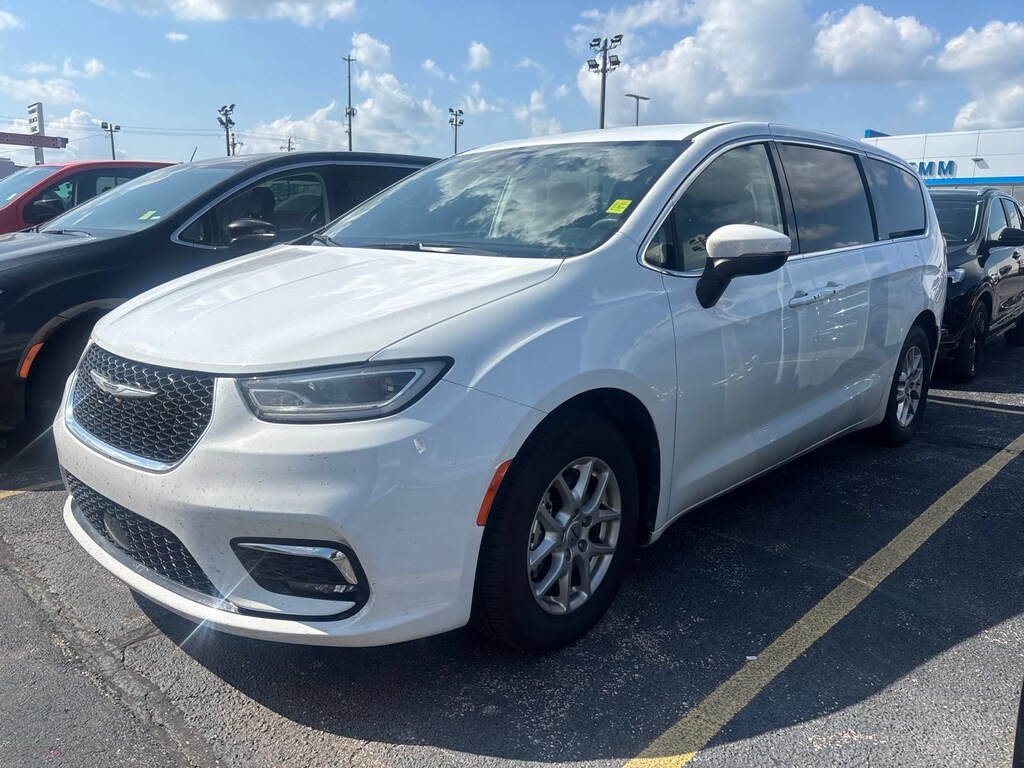 Used 2023 Chrysler Pacifica Touring L Van Passenger Van