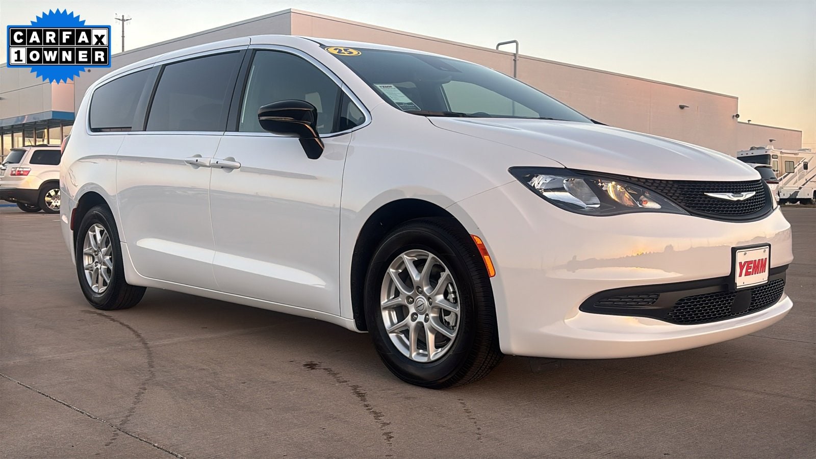 2025 Chrysler Voyager LX