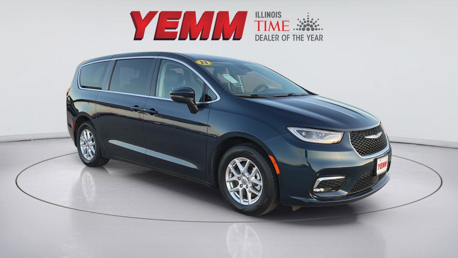 2023 Chrysler Pacifica Touring L's photo