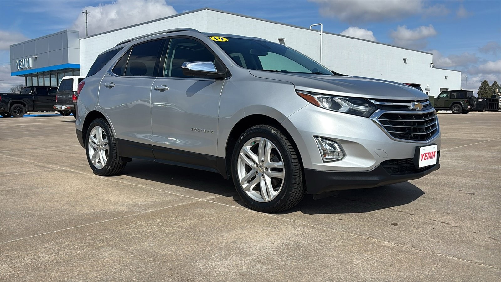 Used 2019 Chevrolet Equinox Premier with VIN 3GNAXYEX3KS518899 for sale in Galesburg, IL