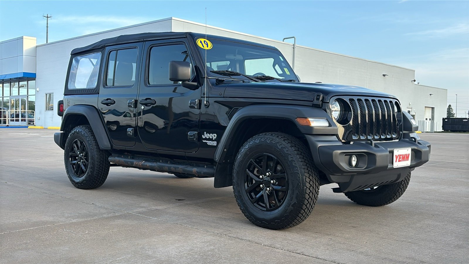 Used 2019 Jeep Wrangler Unlimited Sport with VIN 1C4HJXDG4KW613173 for sale in Galesburg, IL