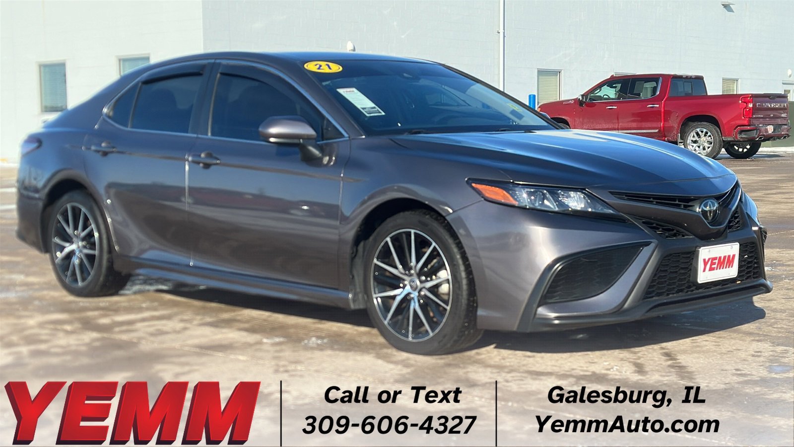 2021 Toyota Camry SE's photo