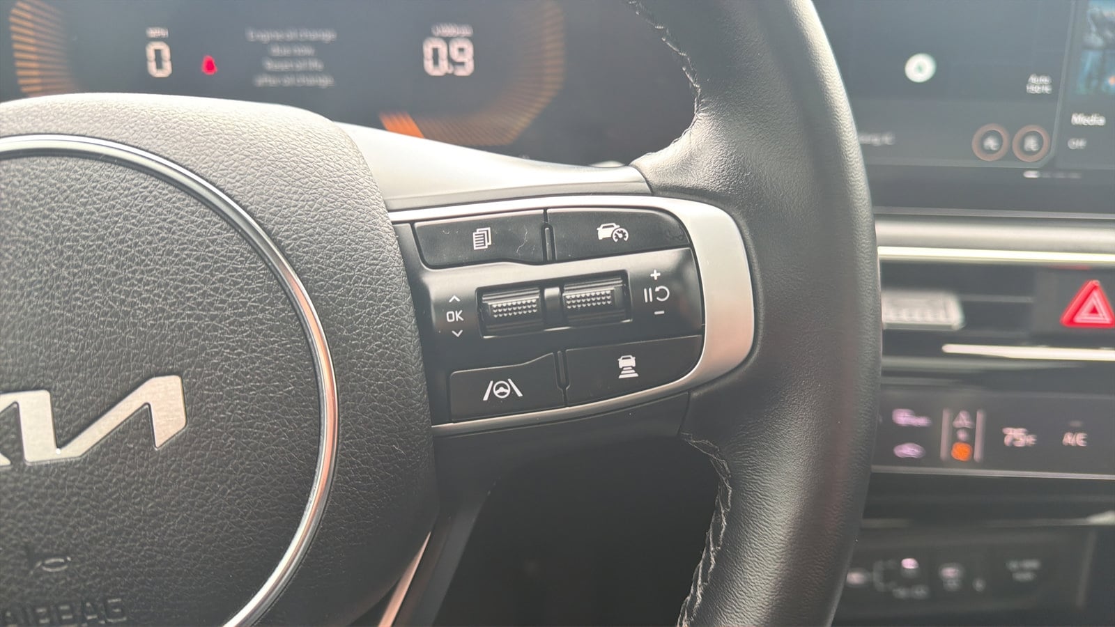2025 Kia K5 GT-Line - Photo 18