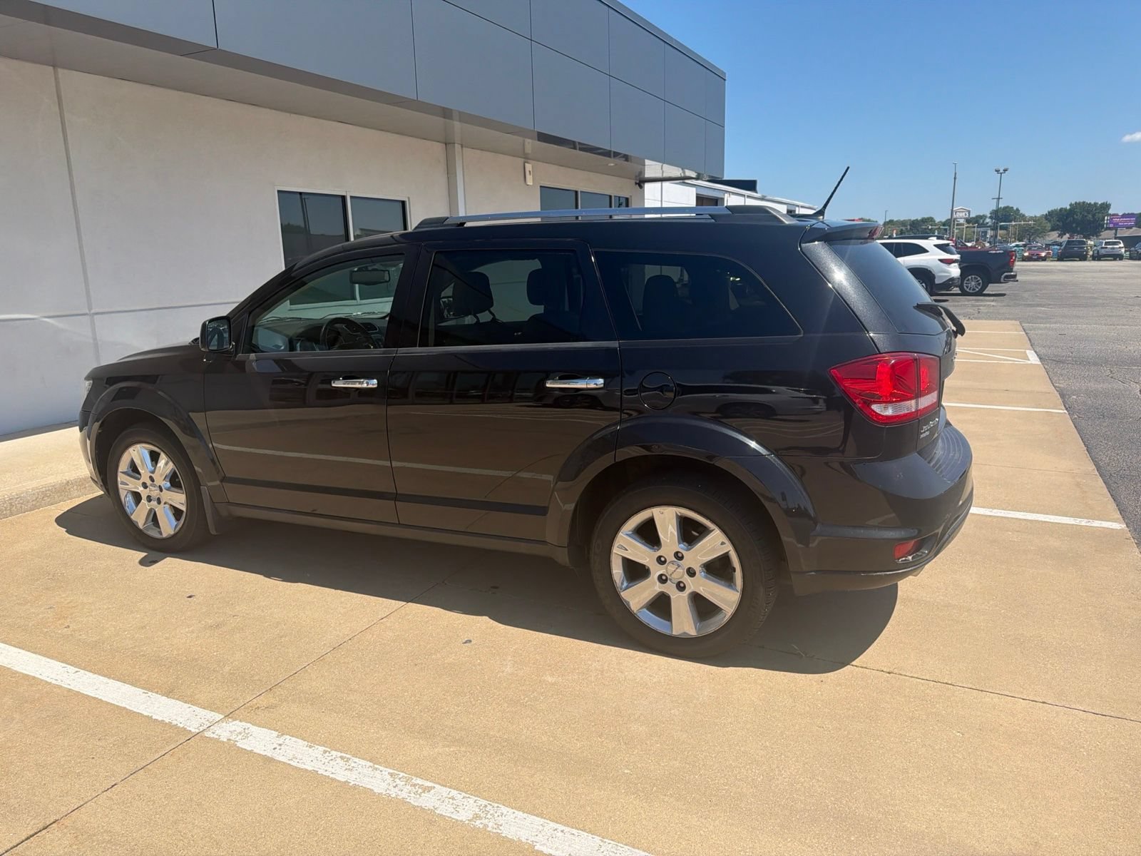 View vehicle photo 5