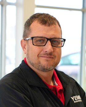 Staff member Matt Hendricks from ID_553d7cb53864