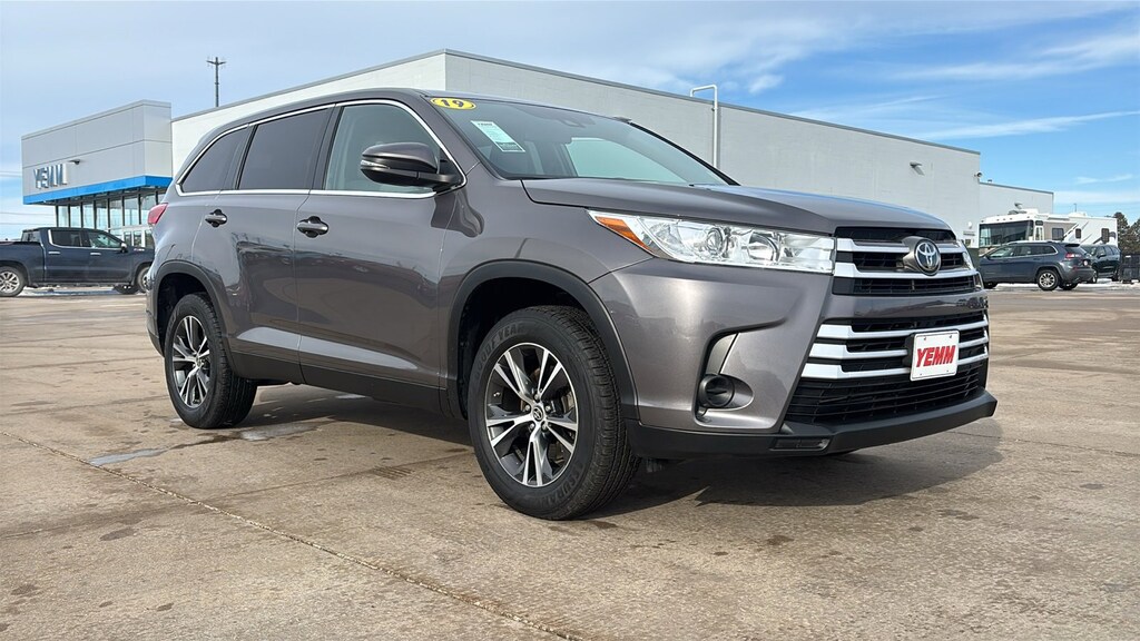Used 2019 Toyota Highlander LE SUV