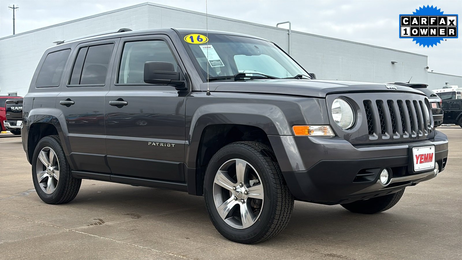 2016 Jeep Patriot Latitude's photo