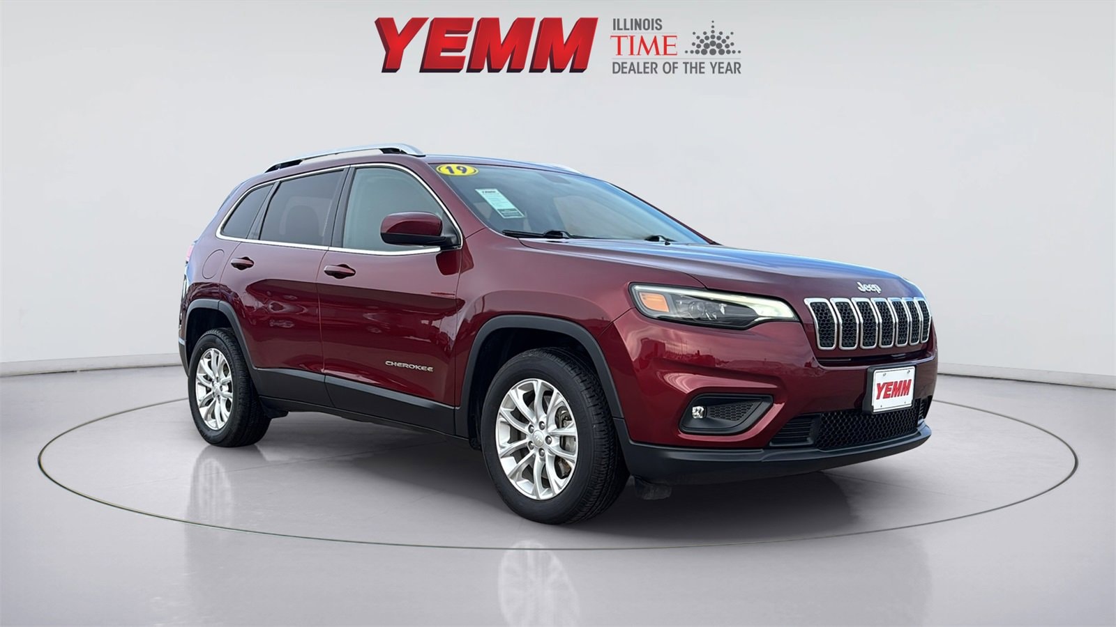 Used 2019 Jeep Cherokee Latitude with VIN 1C4PJLCX0KD243762 for sale in Galesburg, IL