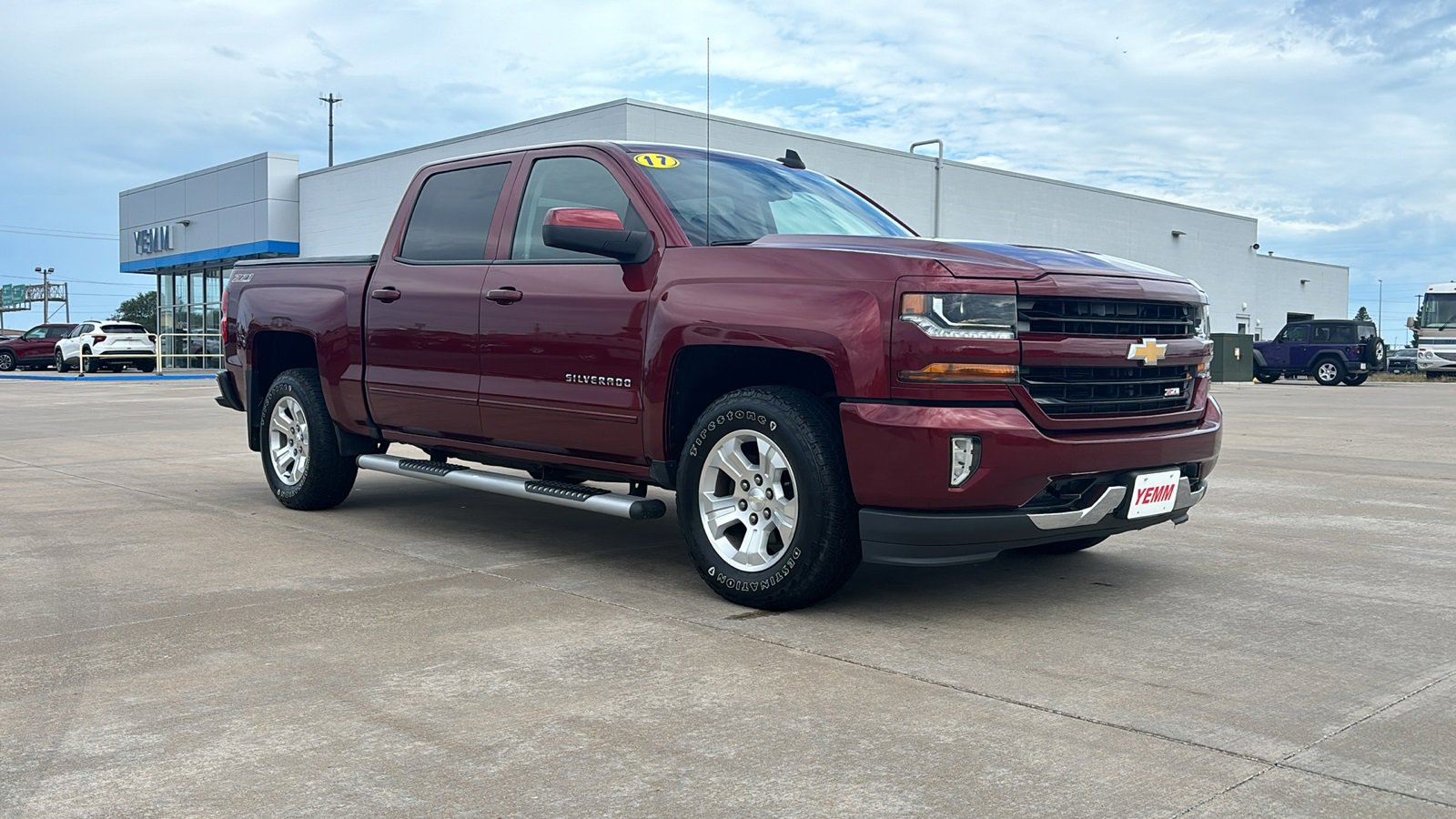 Used 2017 Chevrolet Silverado 1500 LT with VIN 3GCUKREC2HG150945 for sale in Galesburg, IL