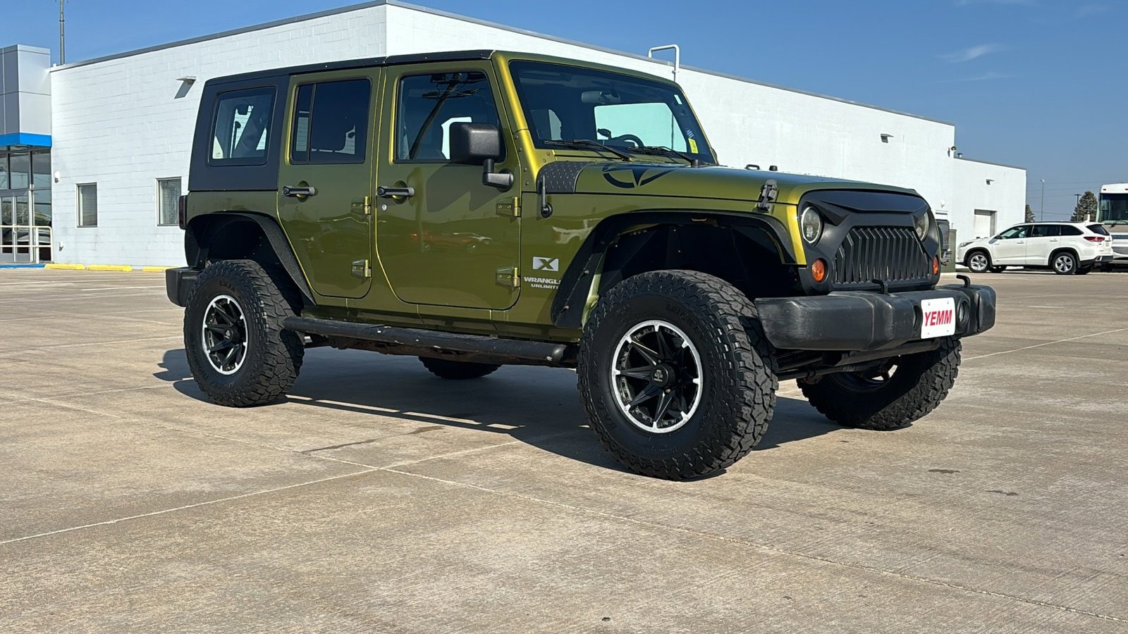 Used 2007 Jeep Wrangler Unlimited X with VIN 1J4GA39157L102826 for sale in Galesburg, IL