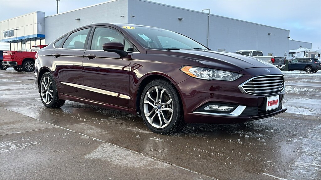 Used 2017 Ford Fusion SE Sedan