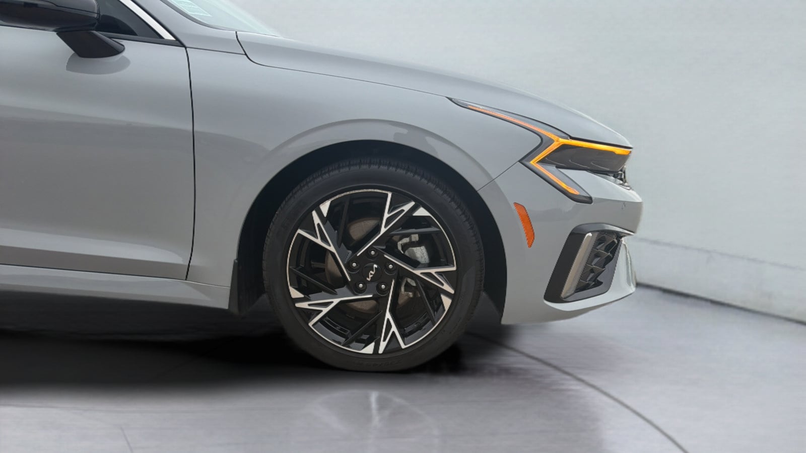 2025 Kia K5 GT-Line - Photo 9