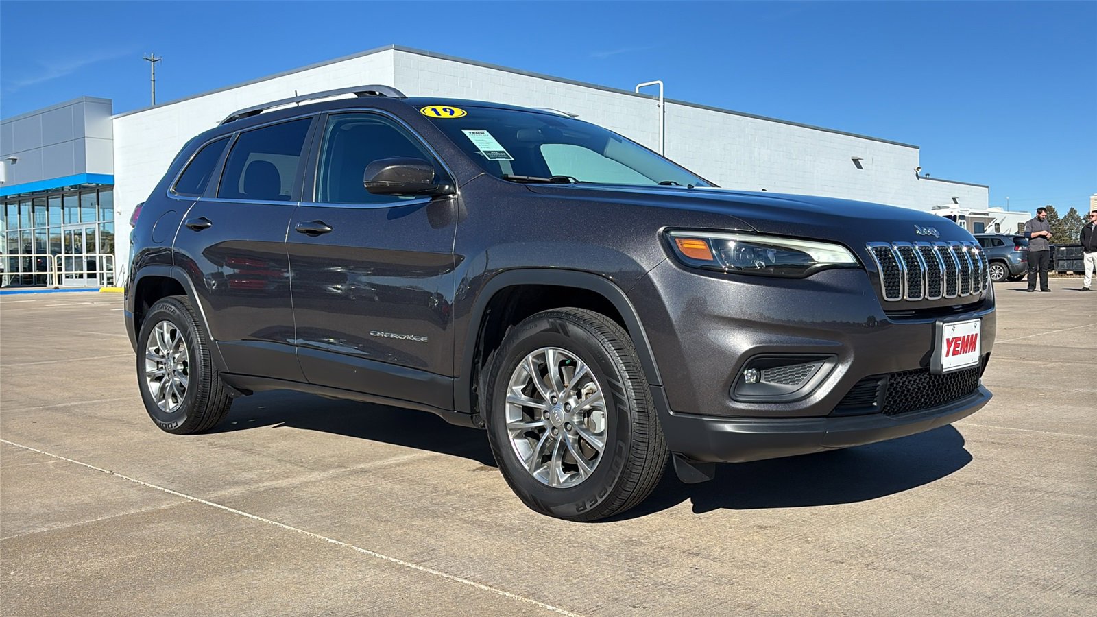 Used 2019 Jeep Cherokee Latitude Plus with VIN 1C4PJMLB0KD424953 for sale in Galesburg, IL