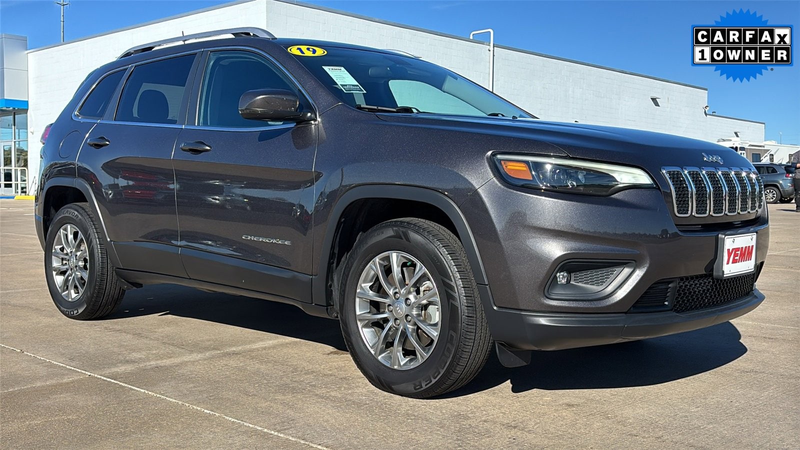 2019 Jeep Cherokee Latitude Plus's photo
