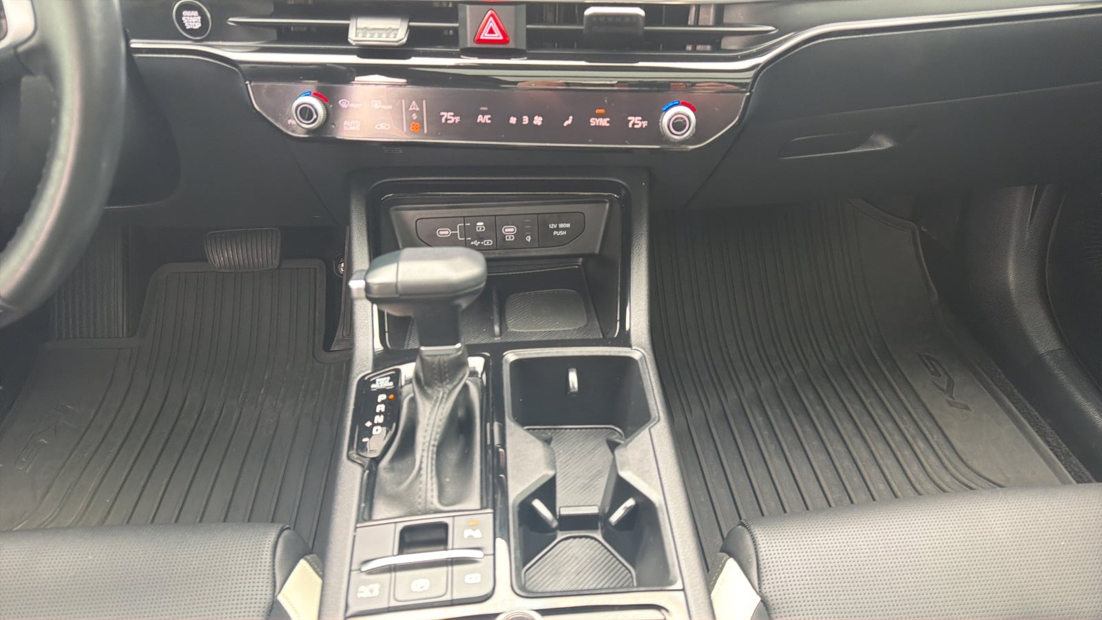 2025 Kia K5 GT-Line - Photo 14