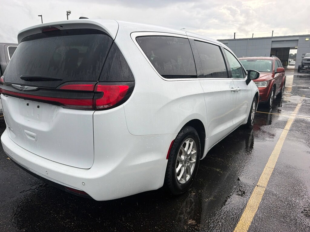 Used 2023 Chrysler Pacifica Touring L Van Passenger Van