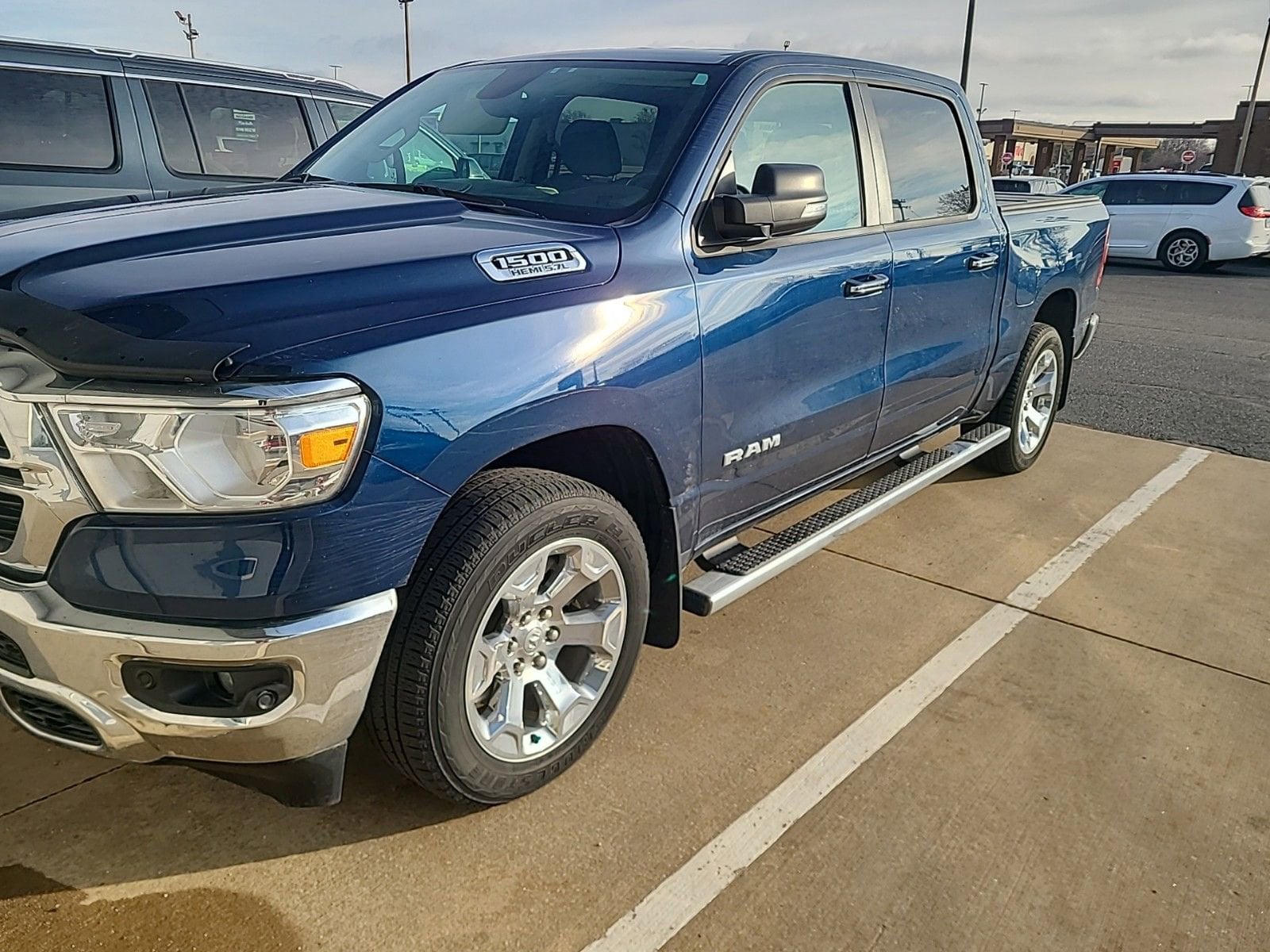 2020 RAM 1500 Big Horn/Lone Star 4x4 Crew Cab 5'7's photo