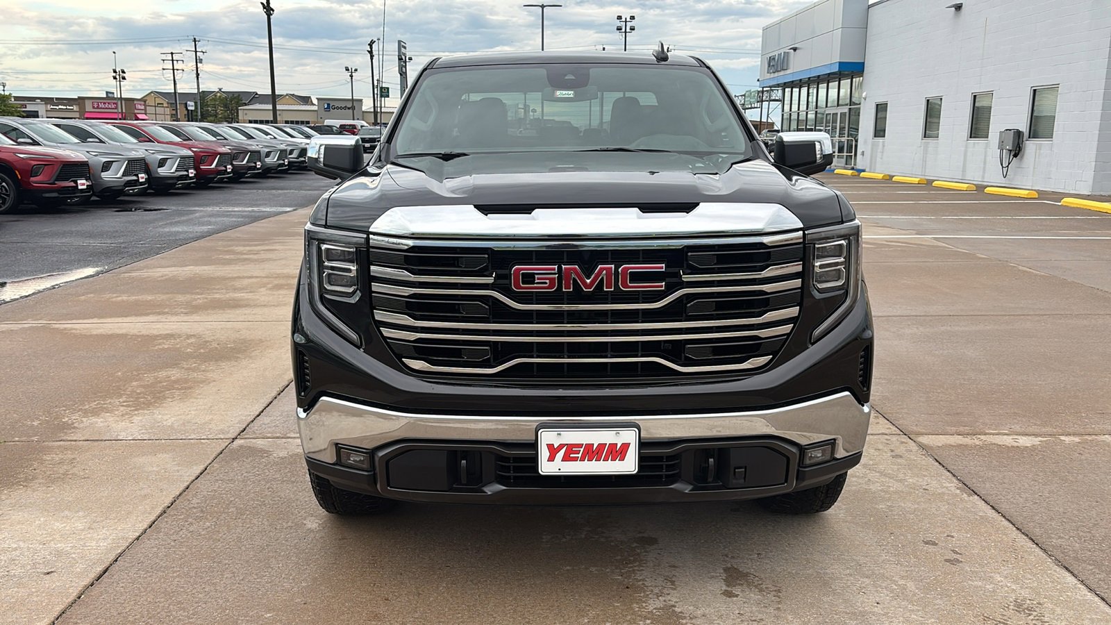 2026 Gmc Sierra 1500 SLT photo 3