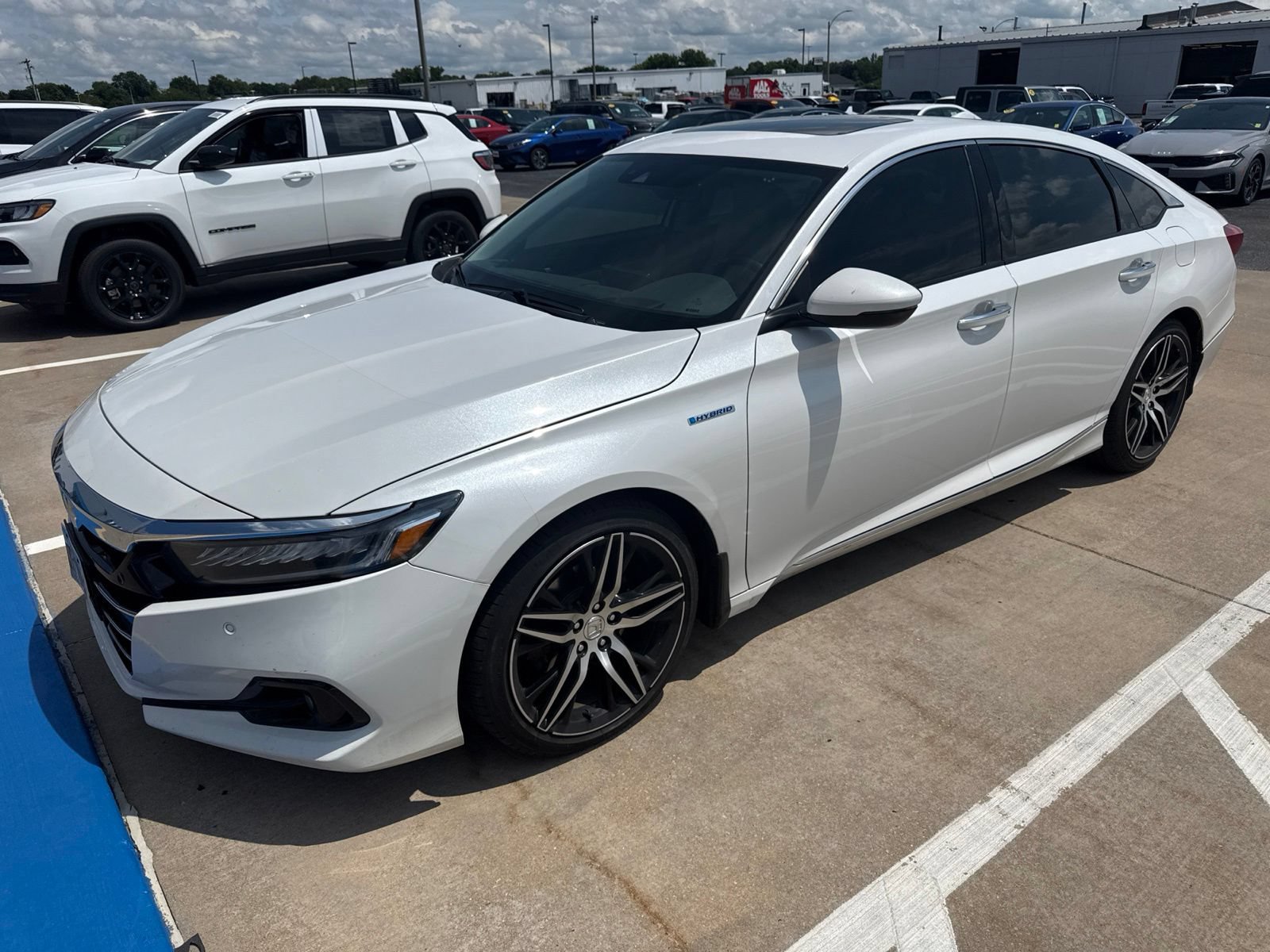 2022 Honda Accord Hybrid Touring's photo