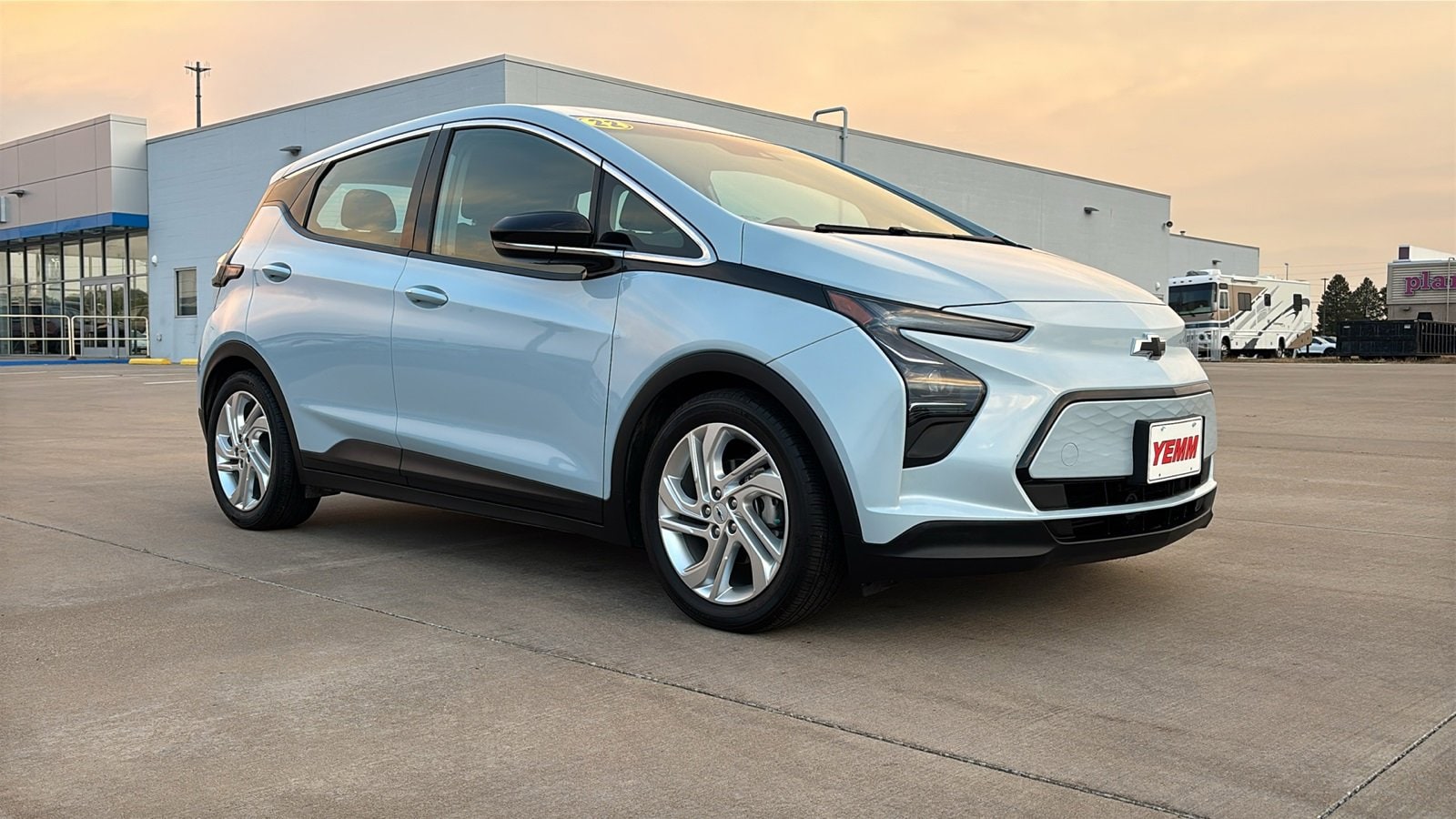 Used 2022 Chevrolet Bolt EV LT with VIN 1G1FW6S05N4116960 for sale in Galesburg, IL