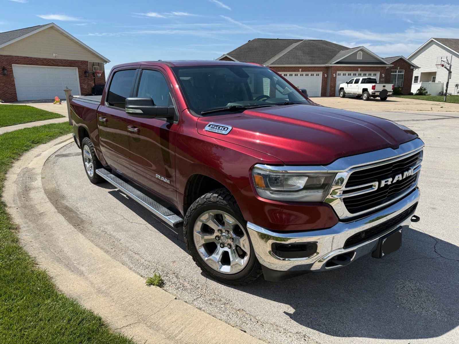 2019 RAM 1500 Big Horn/Lone Star 4x4 Crew Cab 5'7's photo