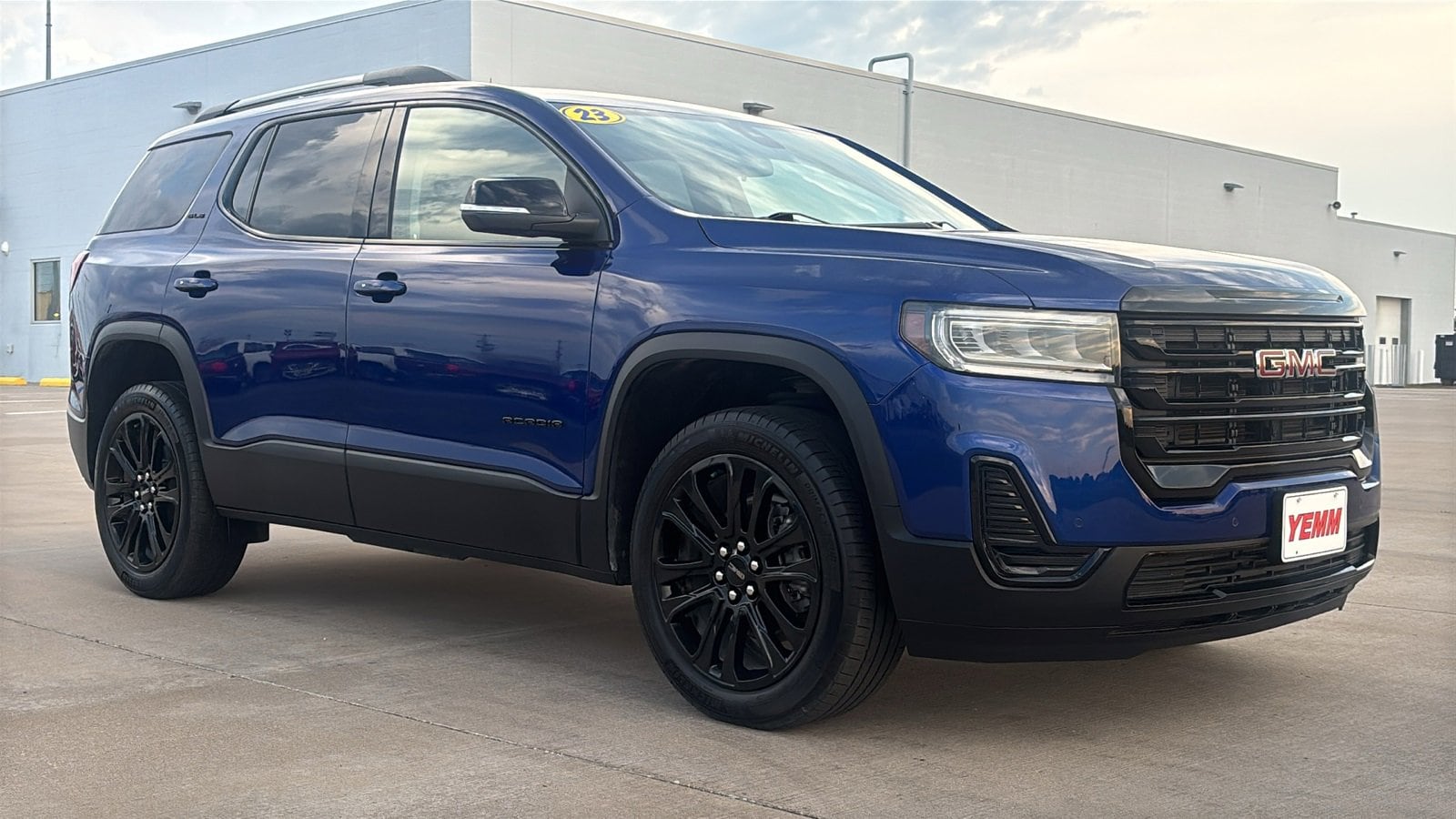 2023 GMC Acadia SLE's photo