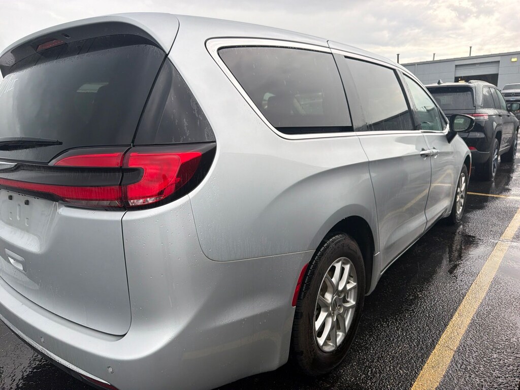 Certified 2024 Chrysler Pacifica Touring L Minivan/Van