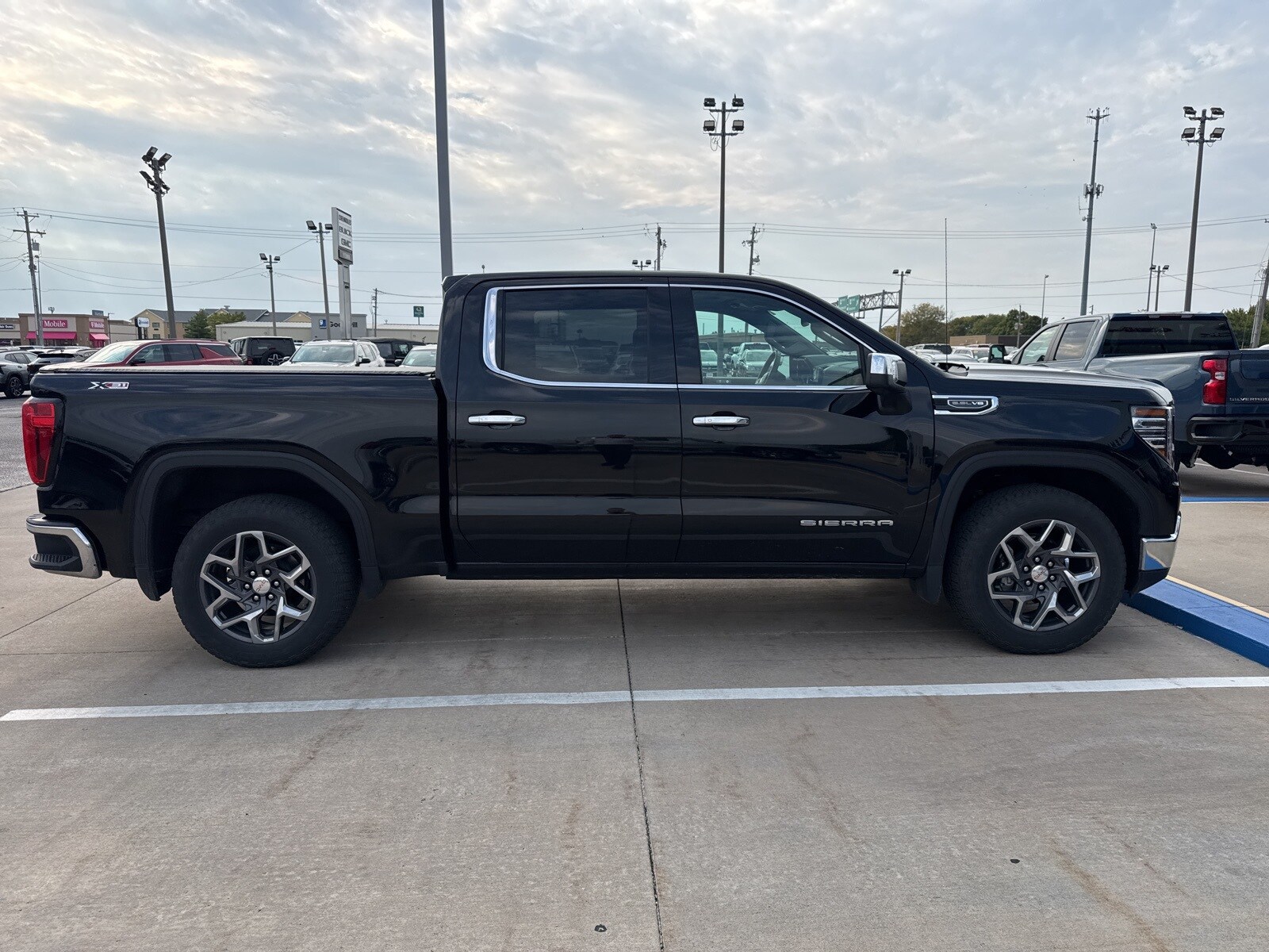 2023 Gmc Sierra 1500 SLT photo 2