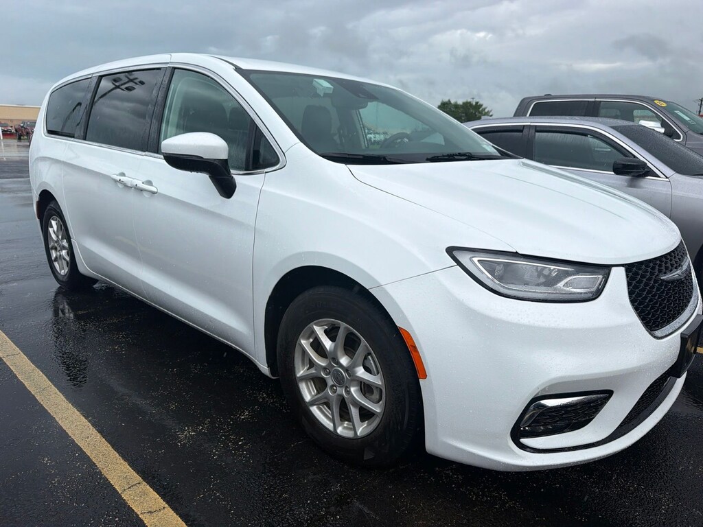 Certified 2023 Chrysler Pacifica Touring L Minivan/Van
