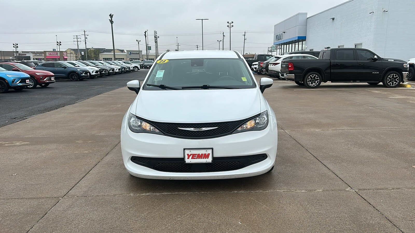 2023 Chrysler Voyager LX photo 3