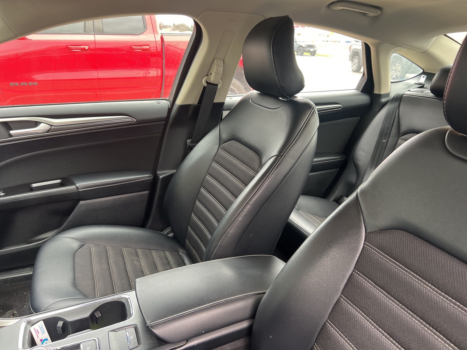 2017 Ford Fusion SE photo 3