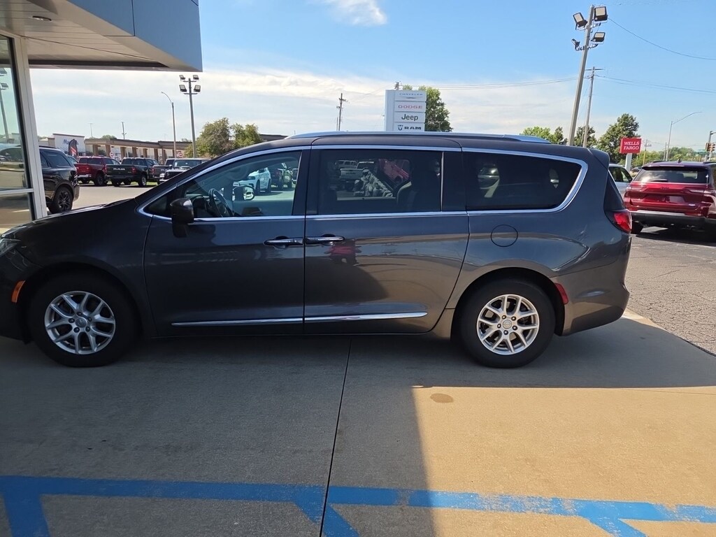 Used 2020 Chrysler Pacifica Touring L Minivan/Van