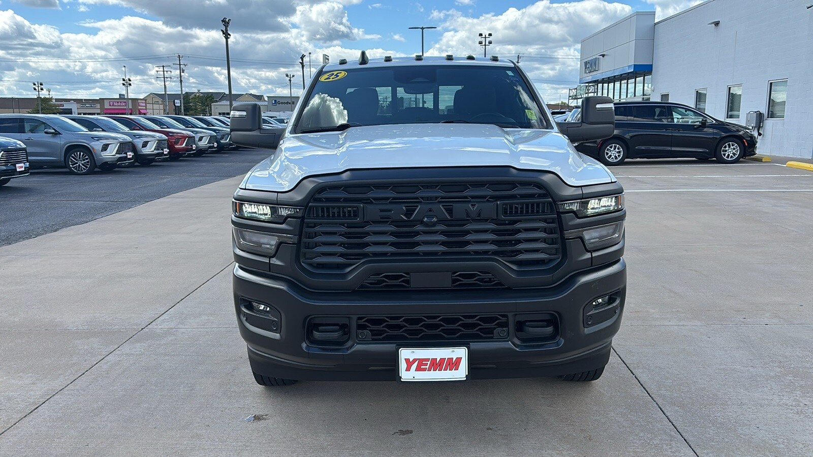 2025 Ram 2500 Tradesman photo 3