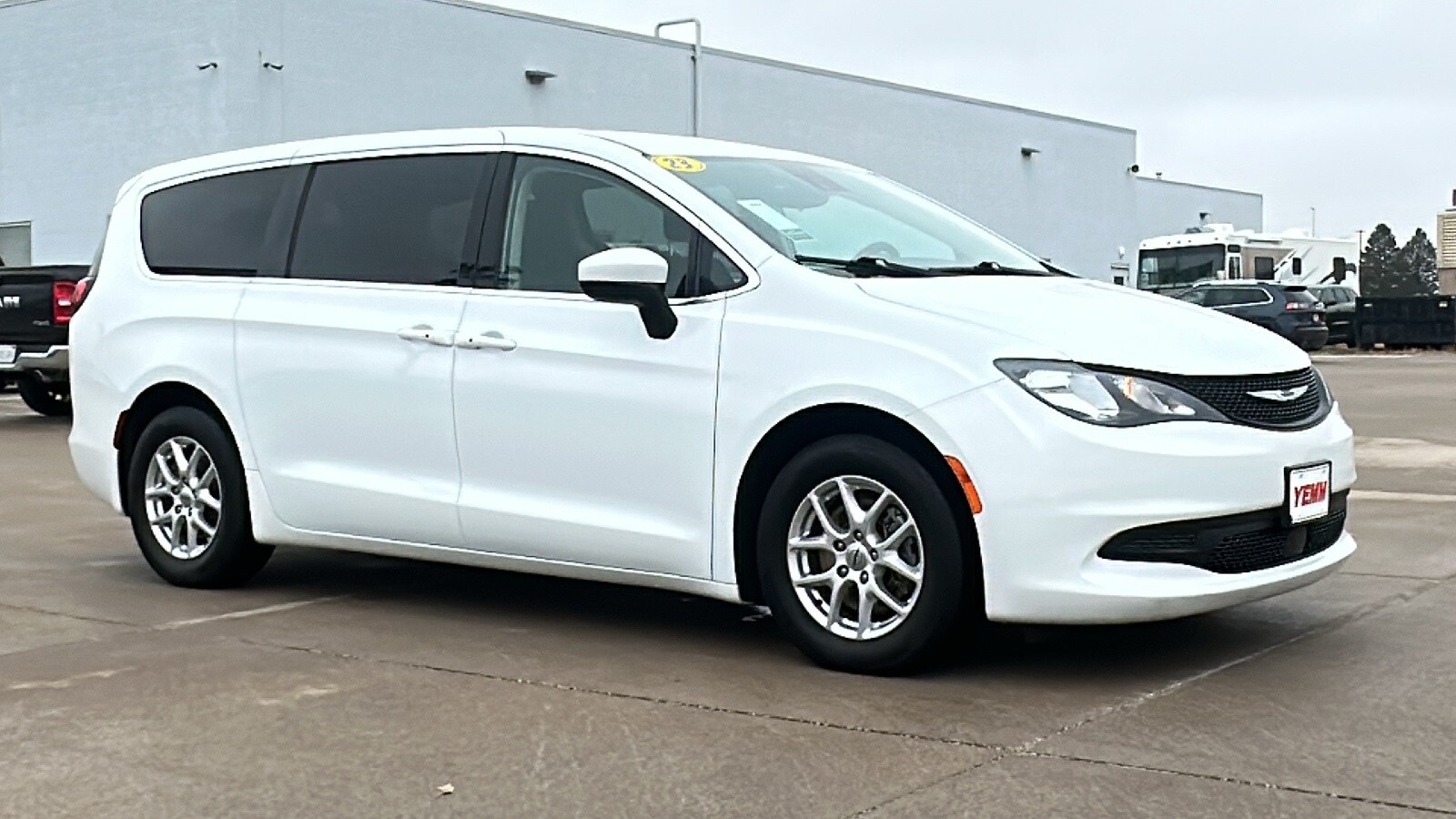 2023 Chrysler Voyager LX photo 2