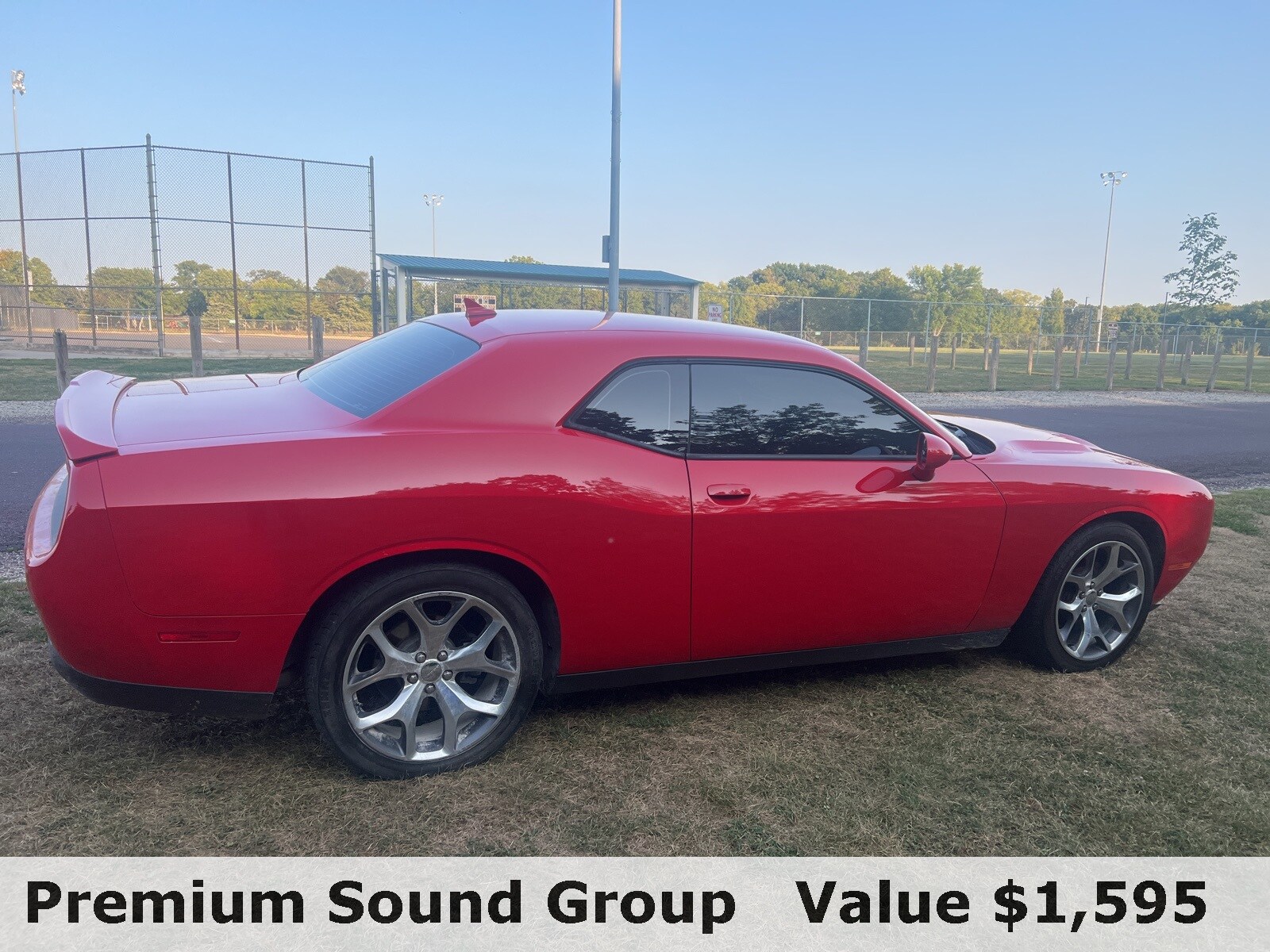 2016 Dodge Challenger SXT photo 3