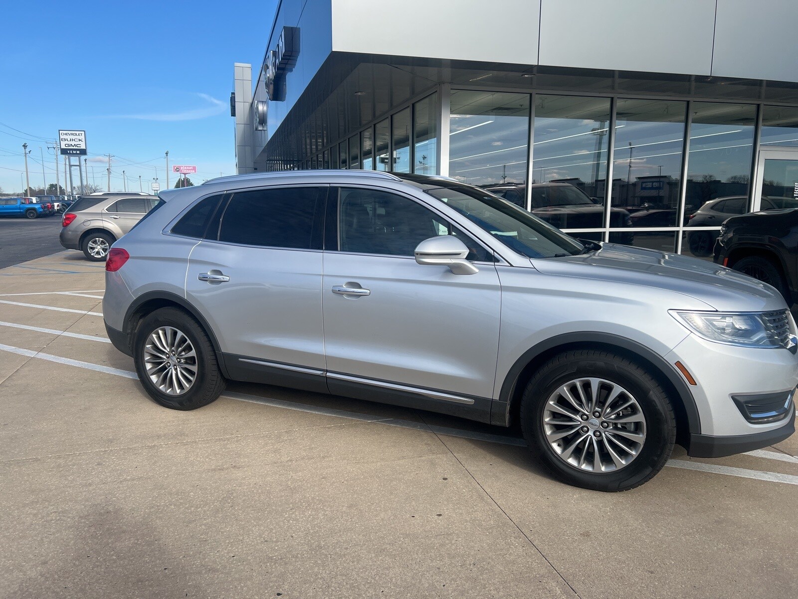 Used 2017 Lincoln MKX Select with VIN 2LMPJ6KR8HBL48701 for sale in Galesburg, IL