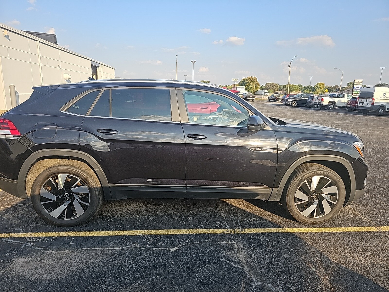2025 Volkswagen Atlas Cross Sport SE Technology photo 2