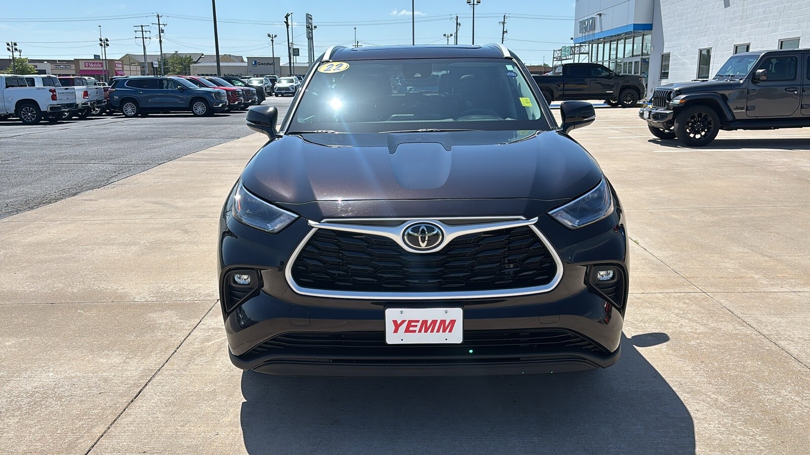 2022 Toyota Highlander XLE photo 3