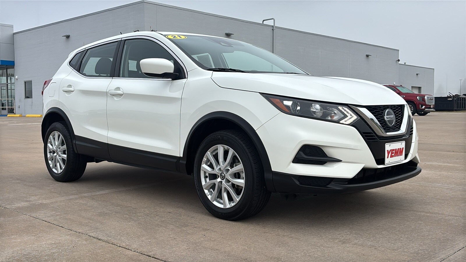 2021 Nissan Rogue Sport S photo 2