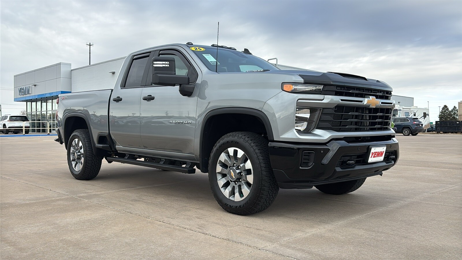 2025 Chevrolet Silverado 2500HD Custom photo 2