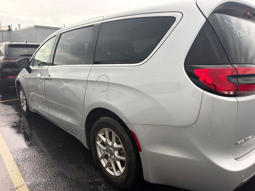 Certified 2024 Chrysler Pacifica Touring L Minivan/Van