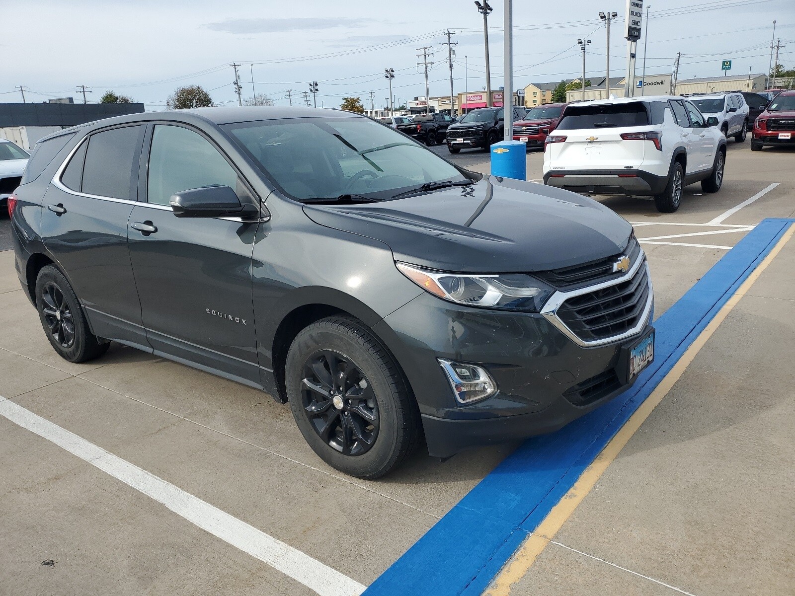 2019 Chevrolet Equinox LT photo 2