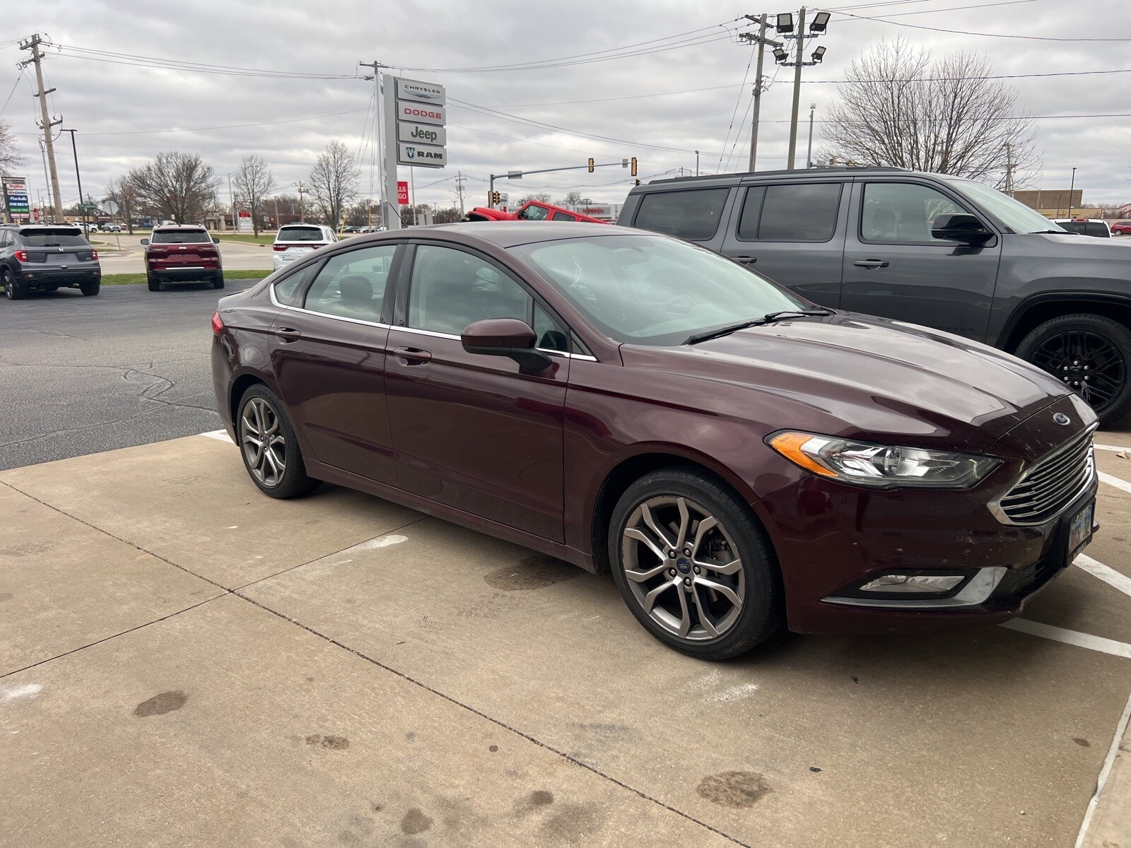 2017 Ford Fusion SE photo 2