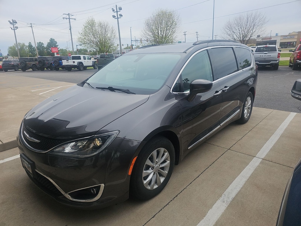 Used 2017 Chrysler Pacifica Touring L Minivan/Van