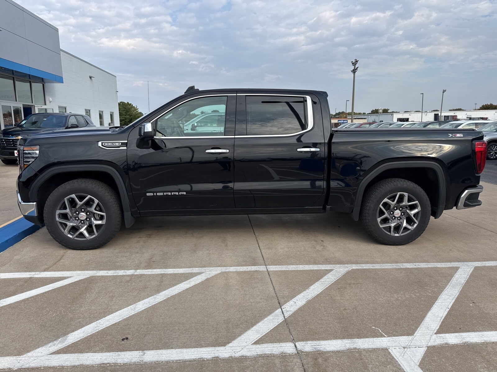2023 Gmc Sierra 1500 SLT photo 3