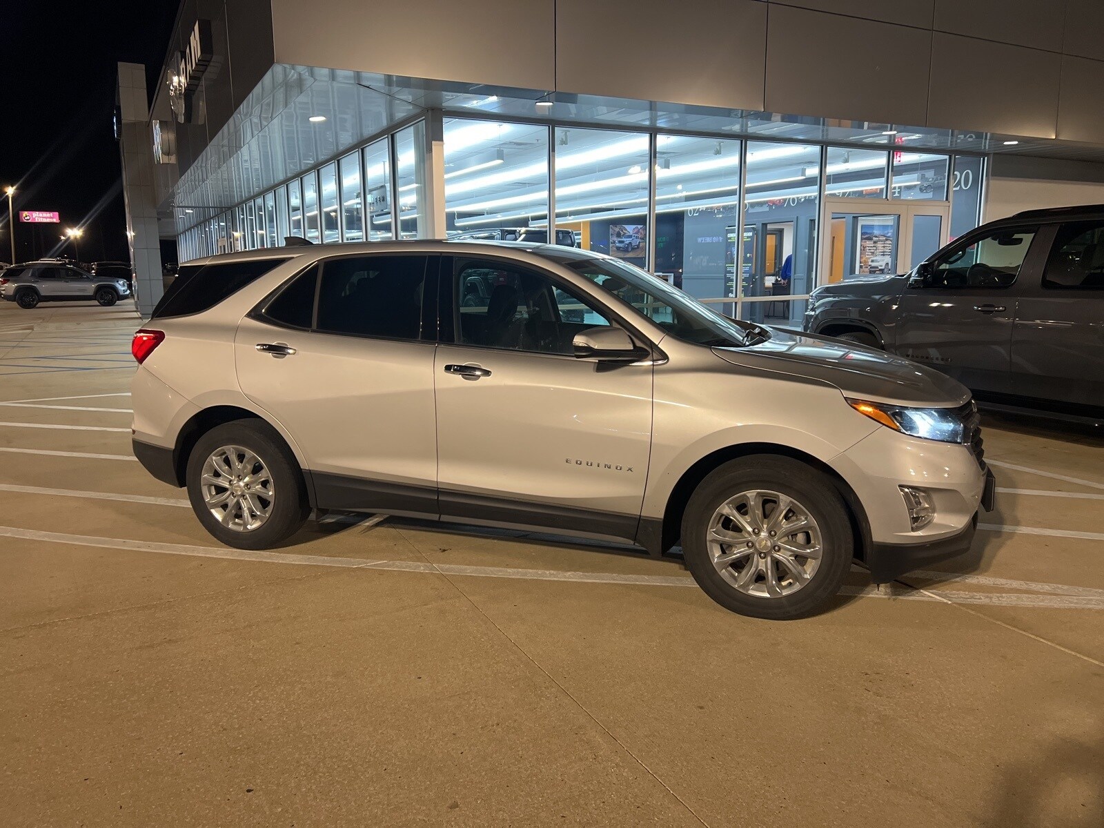 2019 Chevrolet Equinox LT photo 2