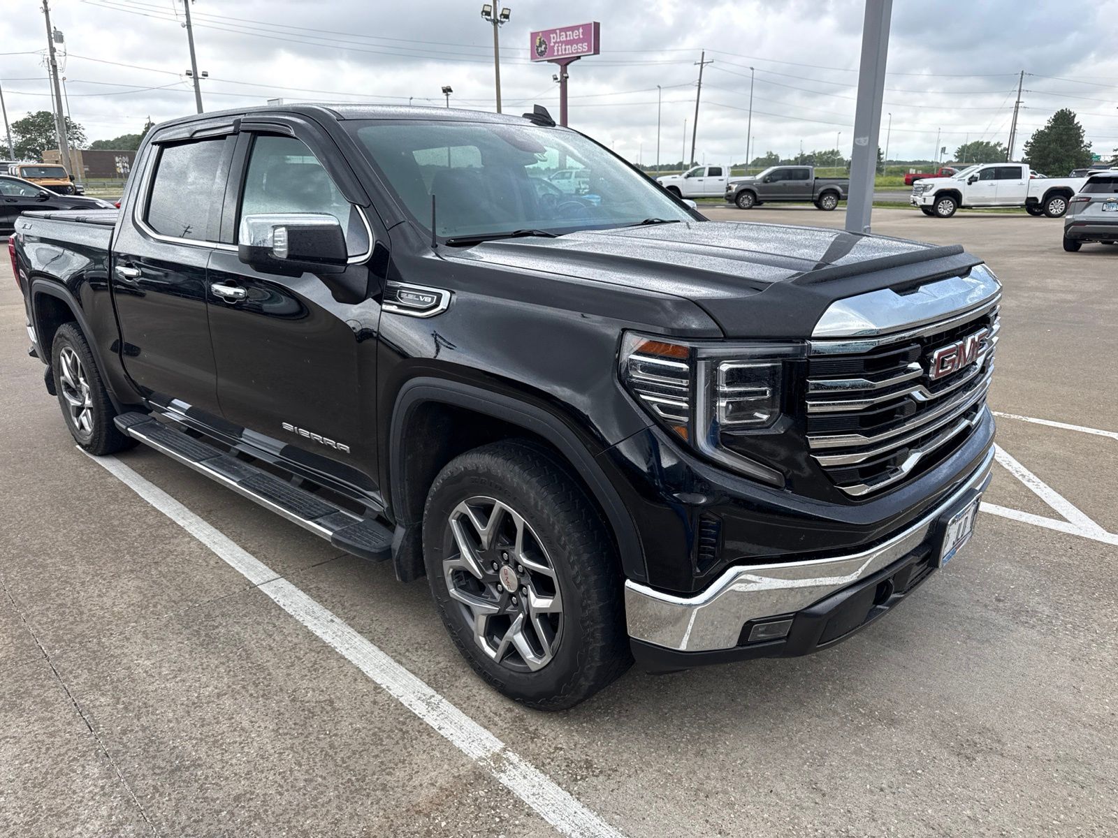 2022 GMC Sierra 4WD Crew Cab Short Box SLT's photo