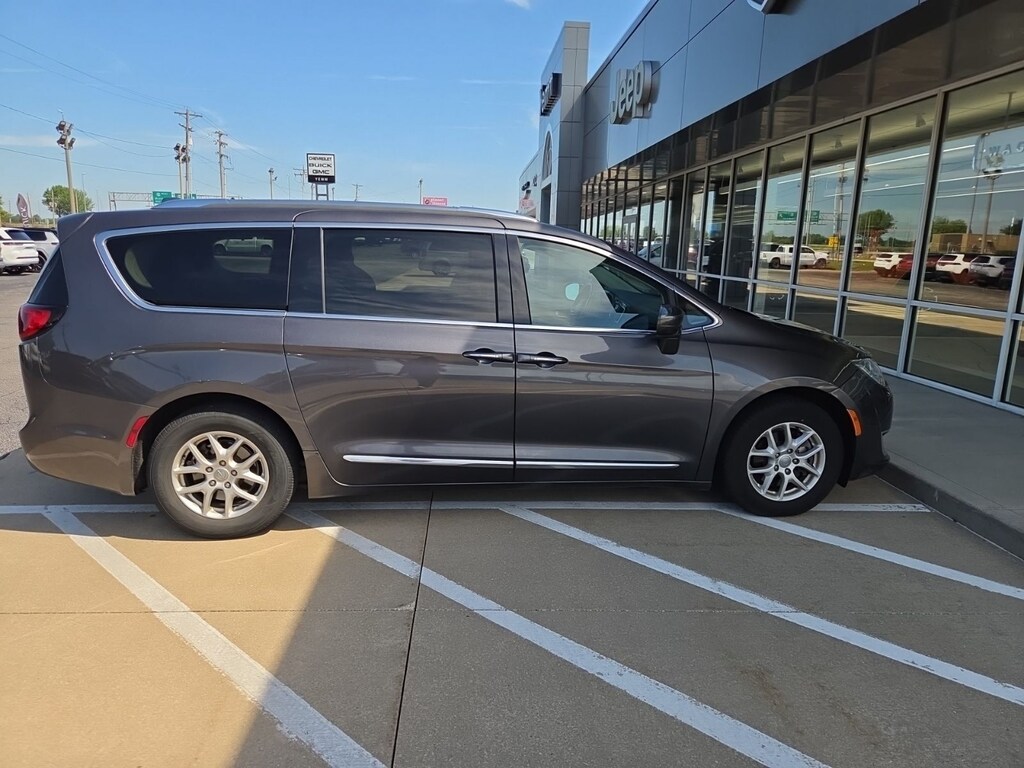 Used 2020 Chrysler Pacifica Touring L Minivan/Van
