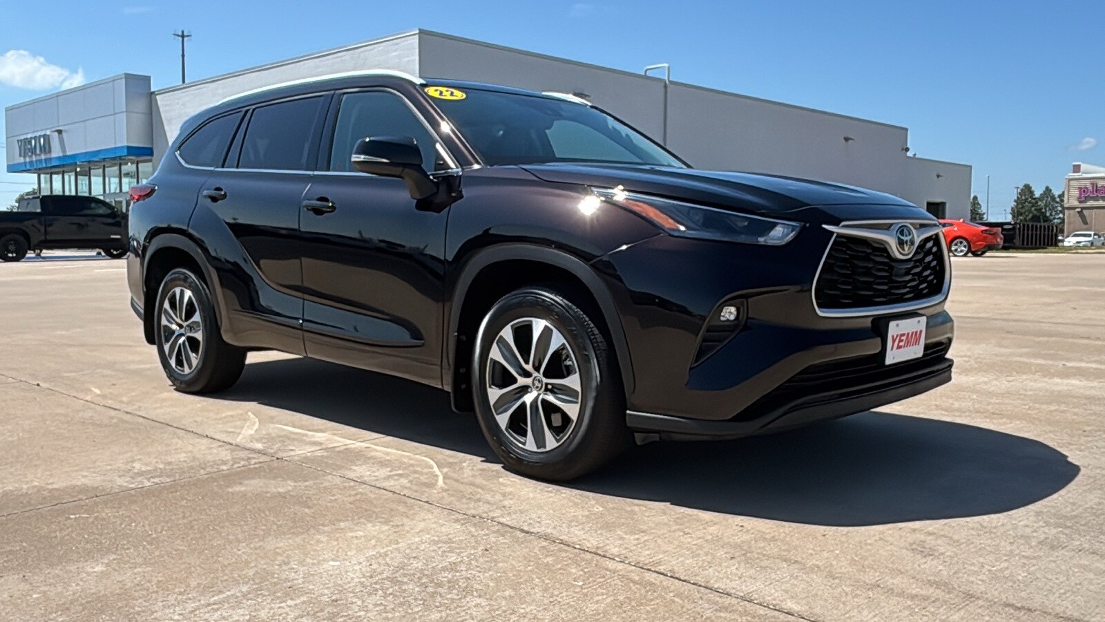 2022 Toyota Highlander XLE photo 2
